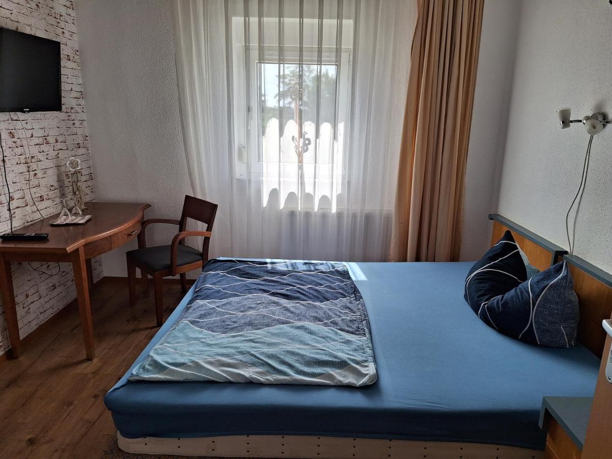 Gaststaette Und Pension Zur Schiene Merseburg Exteriör bild